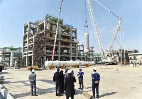 نصب راکتورهای ۱۳۰ تنی پروژه پلی‌اتیلن سنگین پتروشیمی تبریز