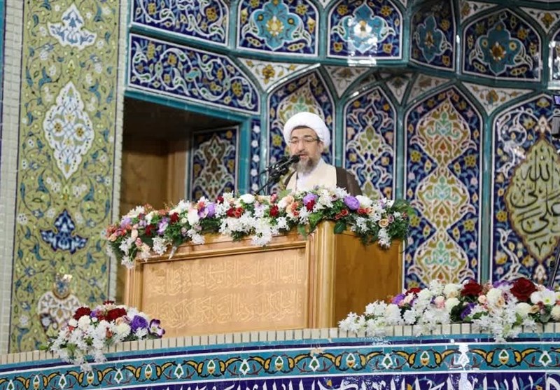 وظیفه اصلی مسئولان در این برهه حل مشکلات اقتصادی است