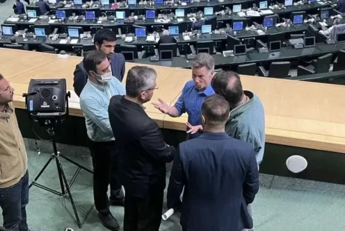 خبرنگار آمریکایی در صحن مجلس + ببینید
