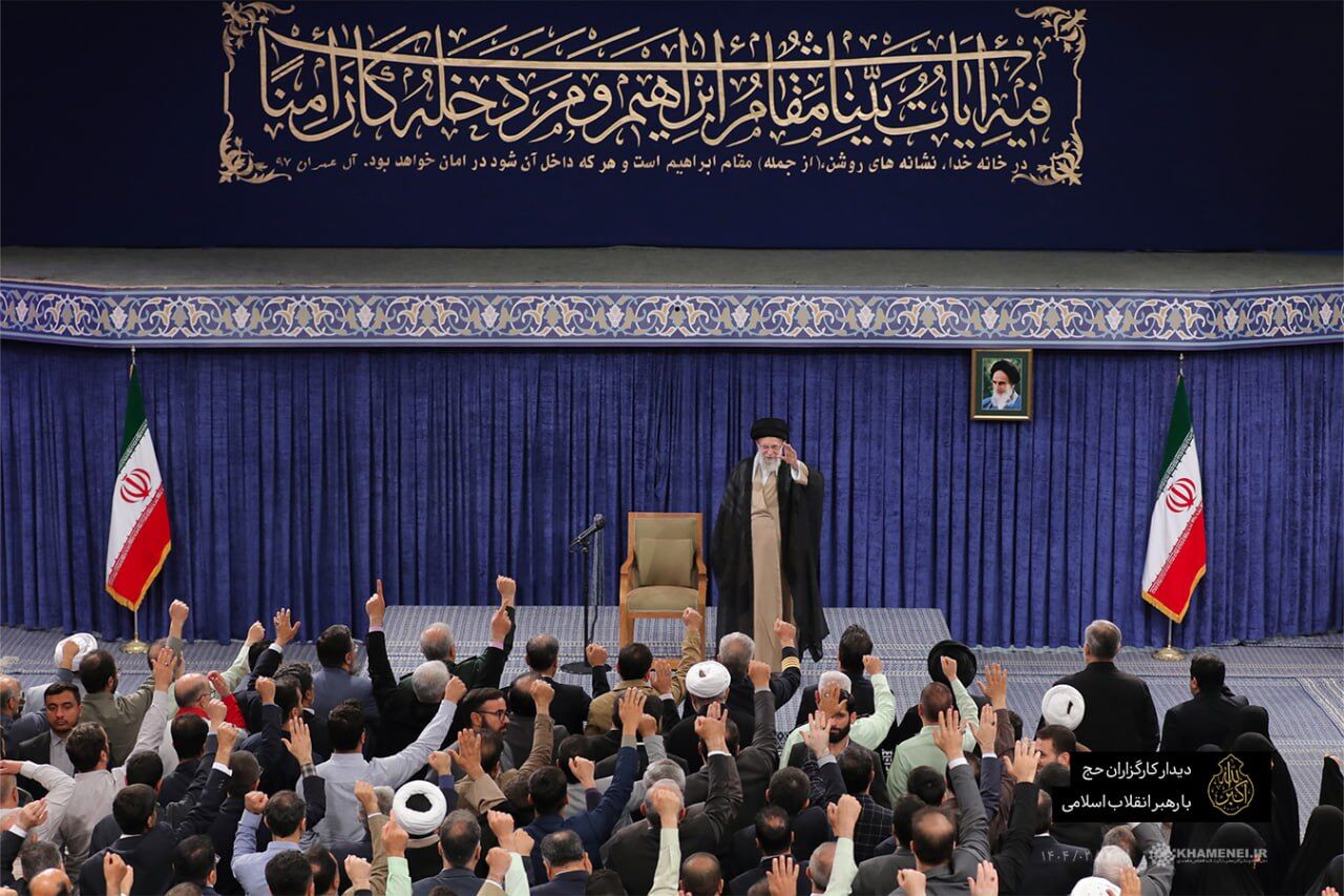 رهبر انقلاب: هیچ منفعتی برای امت اسلامی بالاتر از اتحاد نیست