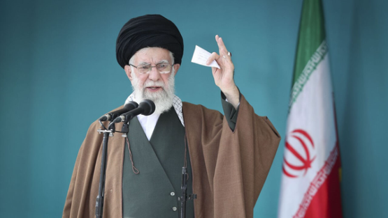 رهبر انقلاب: نیروهای مسلح، رژیم رذل صهیونی را بیچاره خواهند کرد؛ همه‌ مردم پشتیبان آنها هستند