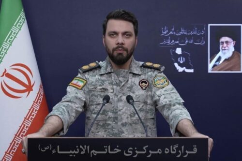 به دلیل حفظ جان خانواده کارکنان کشتی ایرانی، عملیات علیه متجاوزان آمریکایی به تعویق افتاد