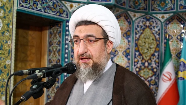 امام جمعه تبریز: تنگه هرمز در اختیار ایران است و منطقه باید در امنیت باشد