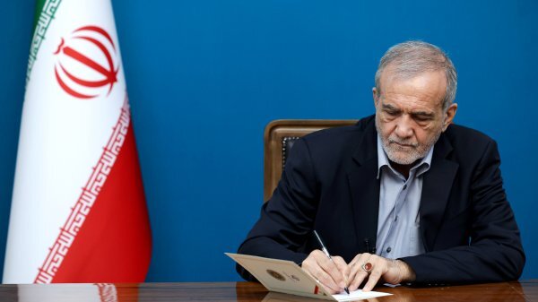 سه پیام رئیس جمهور اسلامی ایران در ایکس با موضوع مردم، میدان و منافع ملی